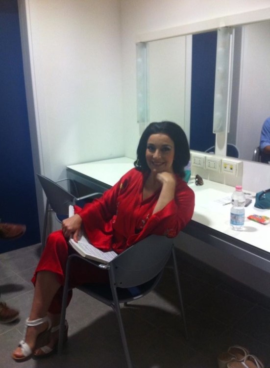 Seeing behind the scenes - Prima Donna of Madame Butterfly i make up